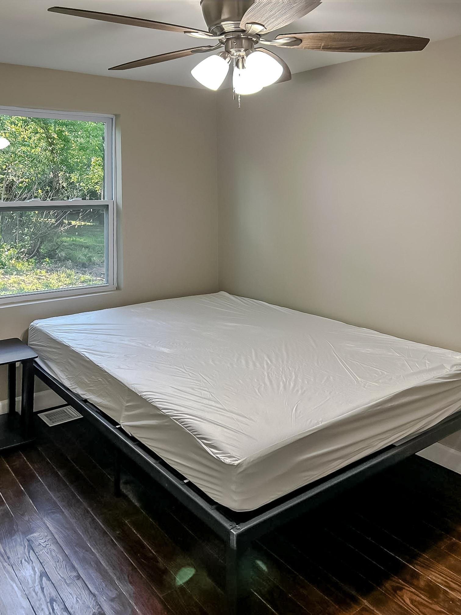 bedroom, detected:ceiling fan, window blind, bed