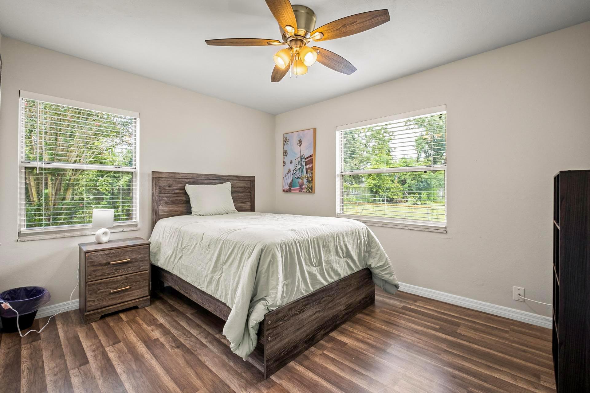 bedroom, detected:ceiling fan, window blind, bed