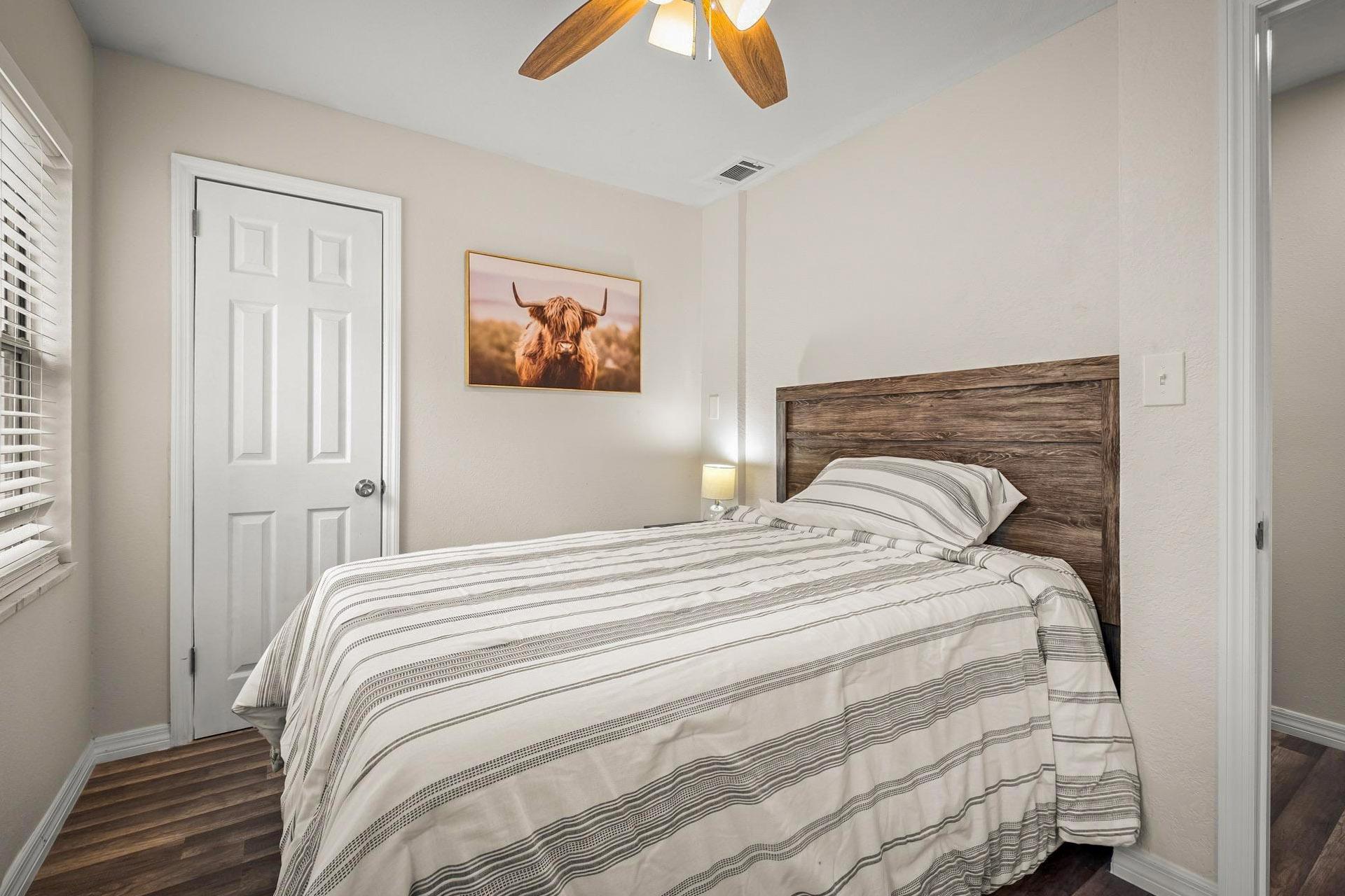 bedroom, detected:bed, window blind, ceiling fan