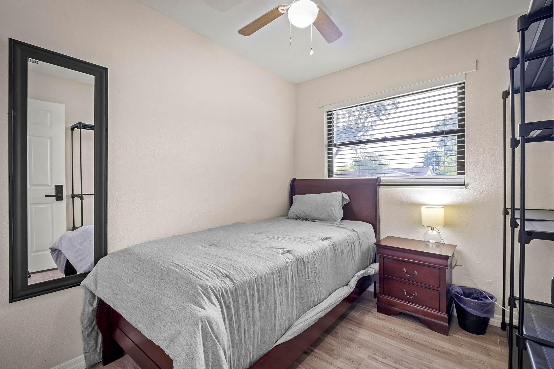 bedroom, detected:ceiling fan, window blind, bed