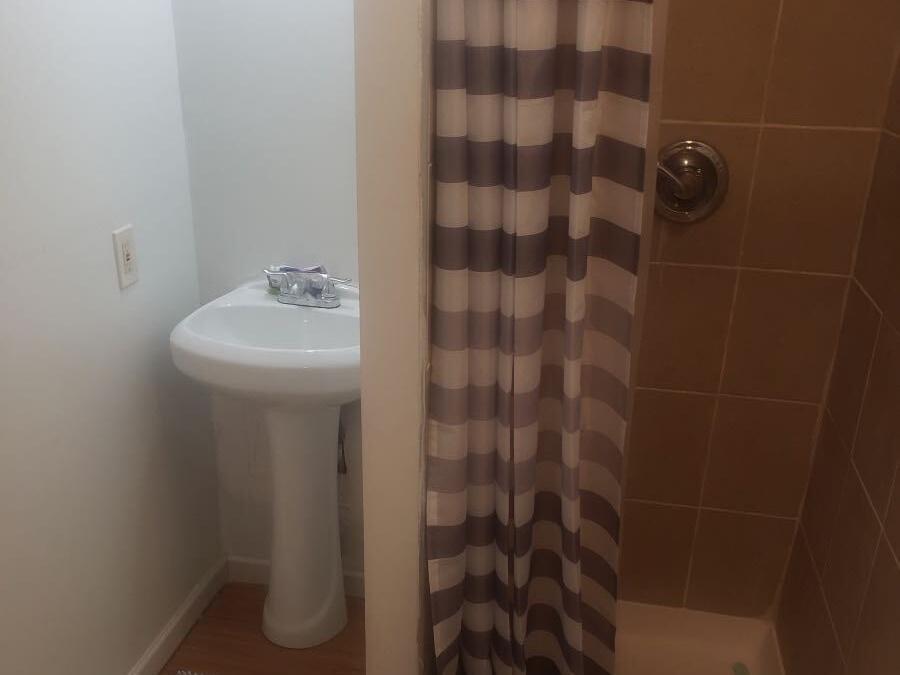 Bathroom(s)