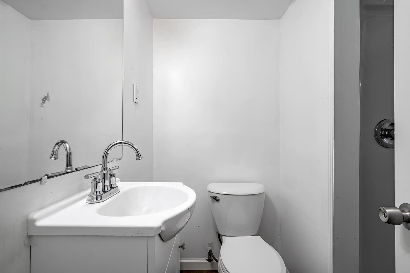 Bathroom(s)