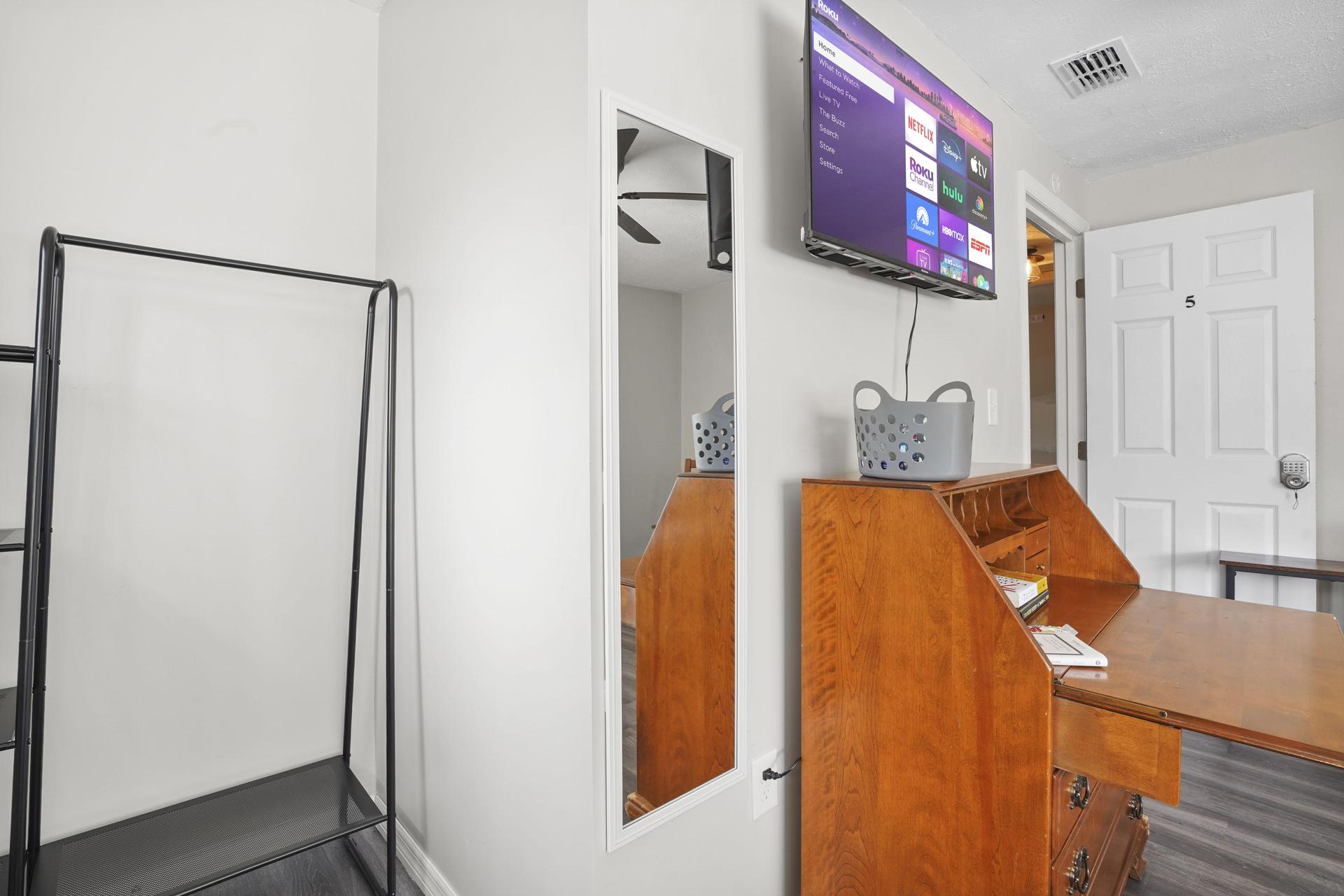 Work desk w/storage