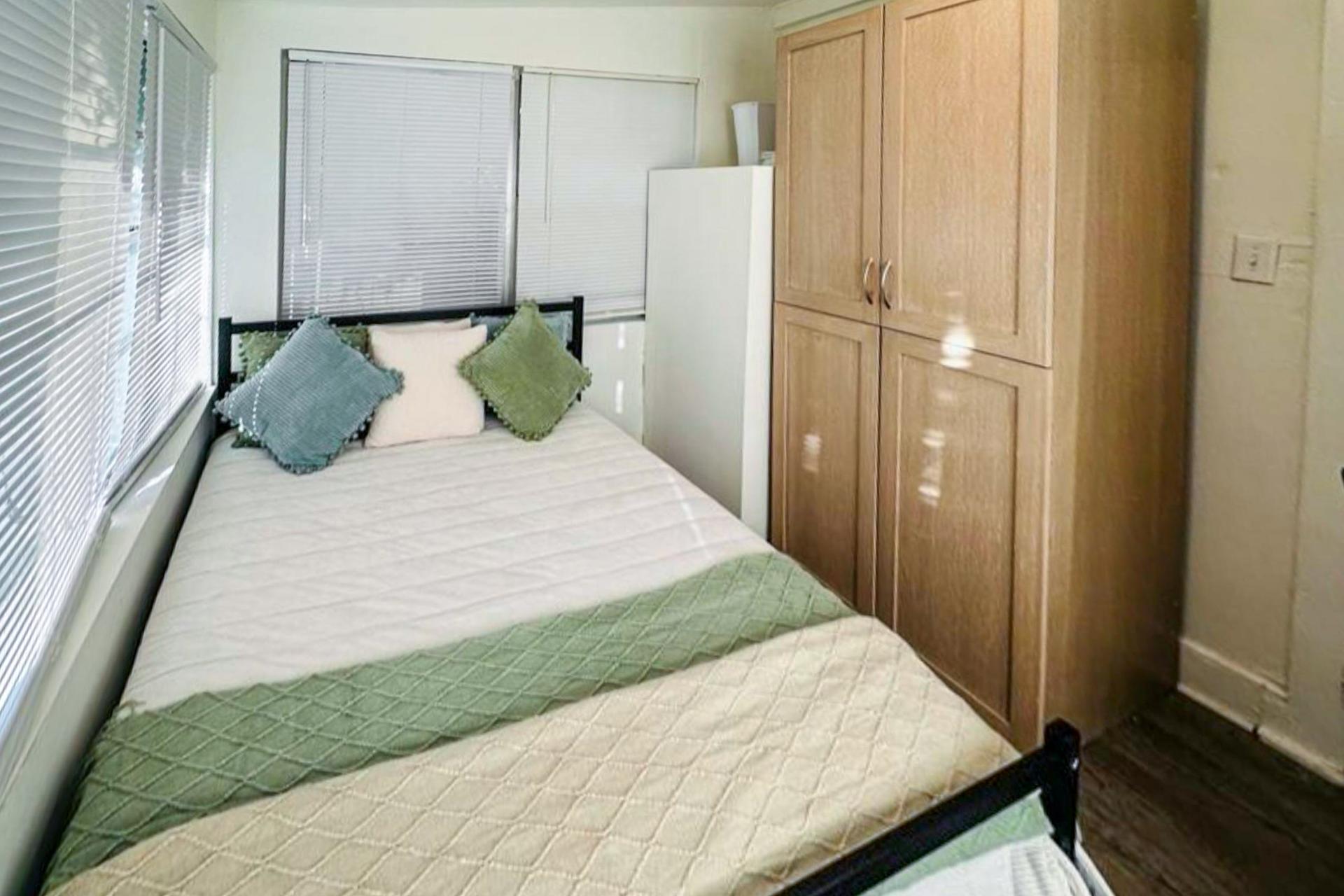 bedroom, detected:bed, window blind
