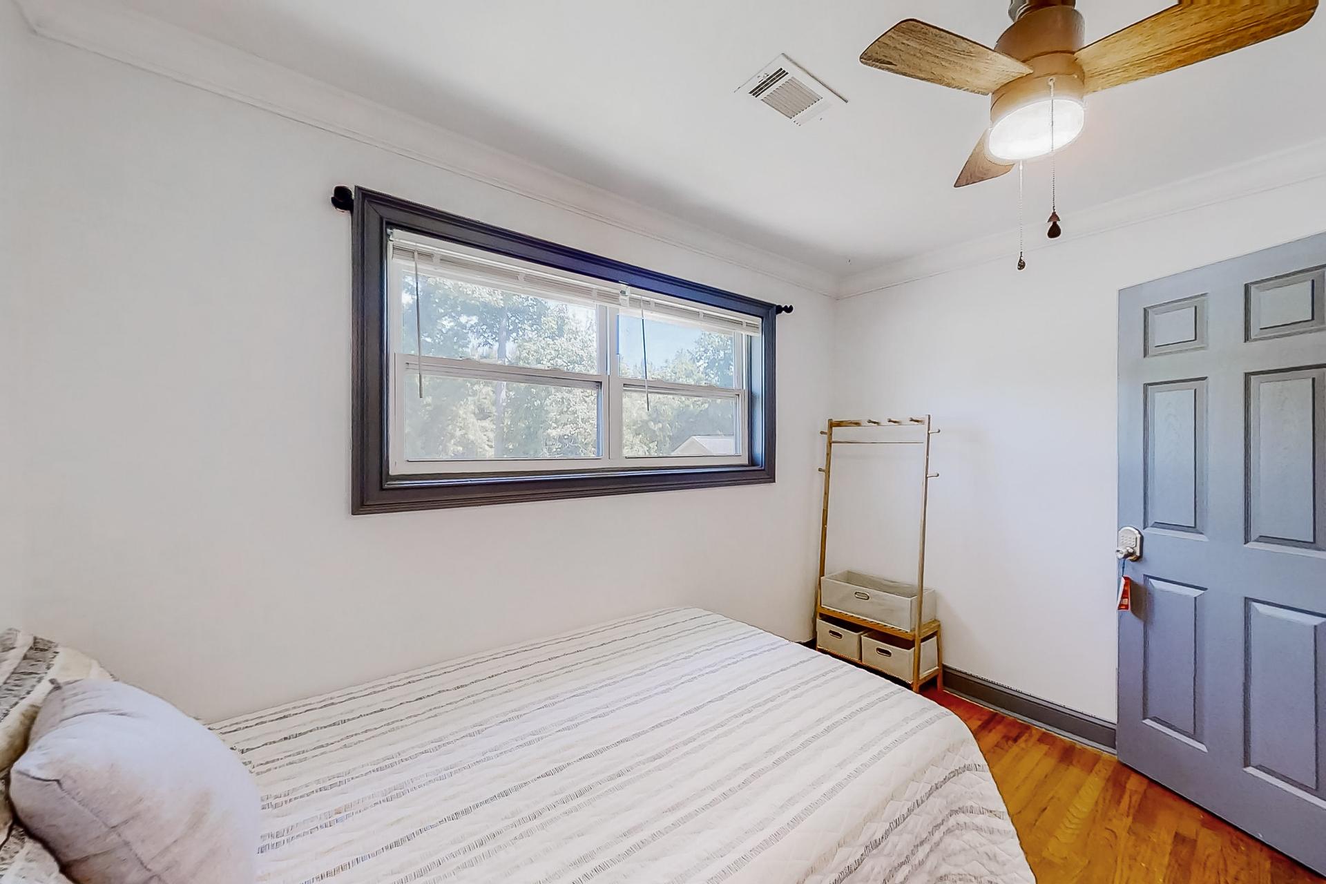 bedroom, detected:ceiling fan, bed, window blind