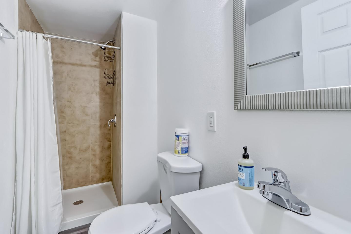 Bathroom(s)