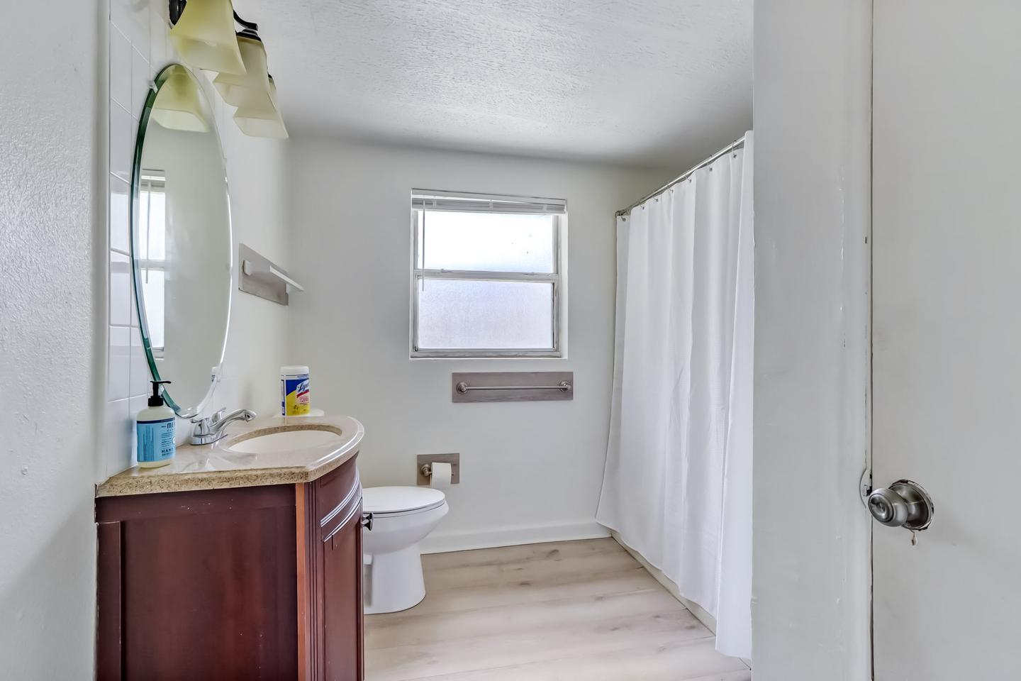 Bathroom(s)