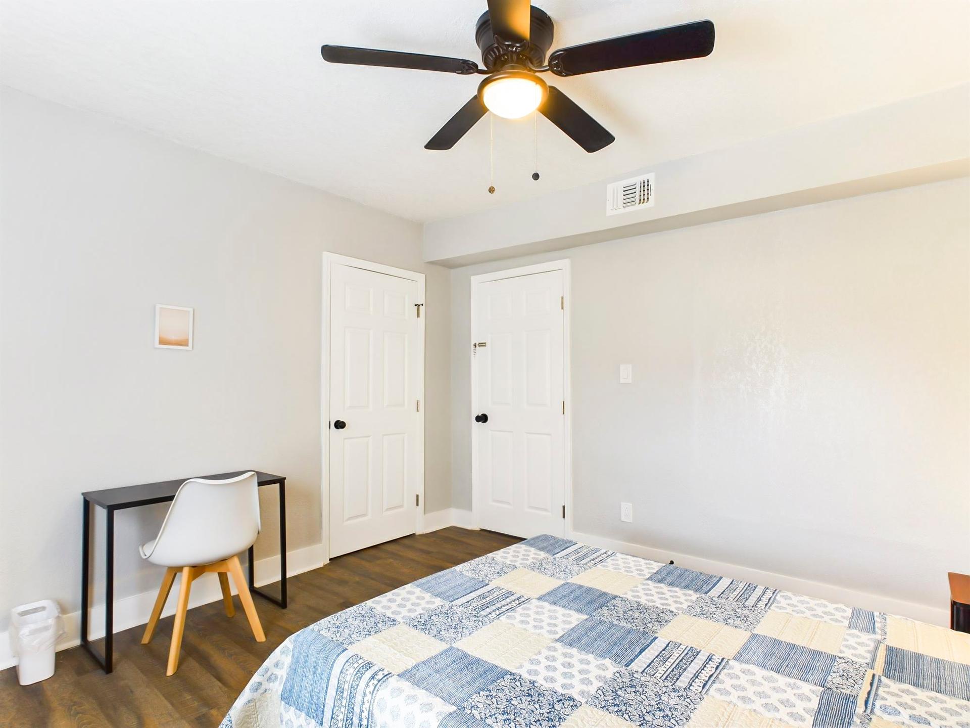 bedroom, detected:ceiling fan, bed, window blind