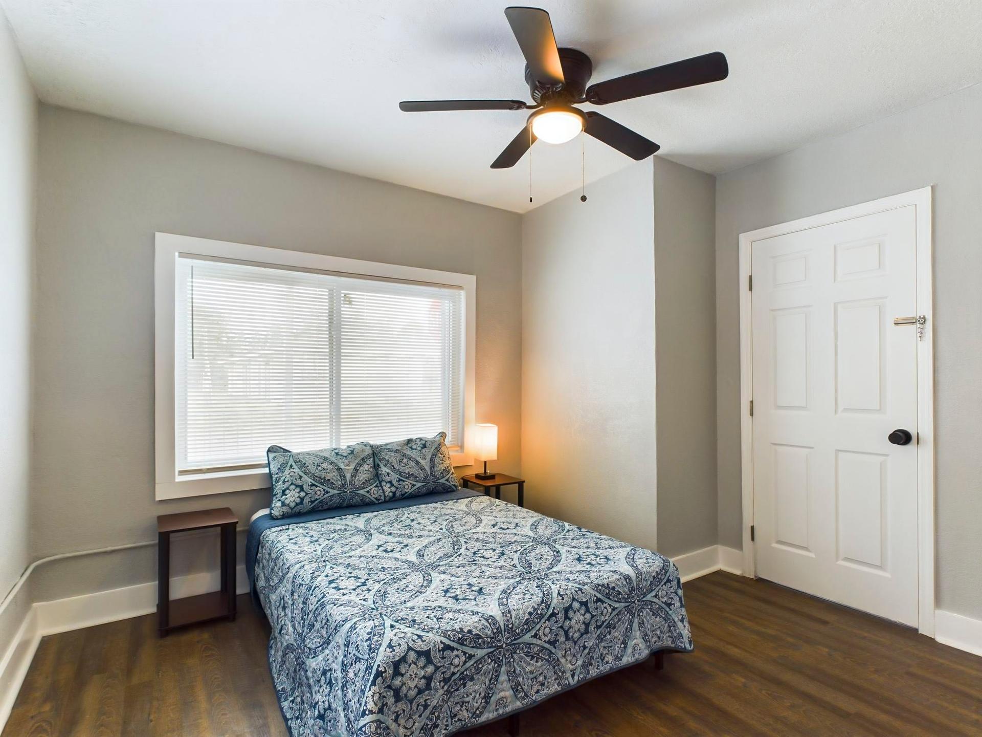 bedroom, detected:ceiling fan, window blind, bed