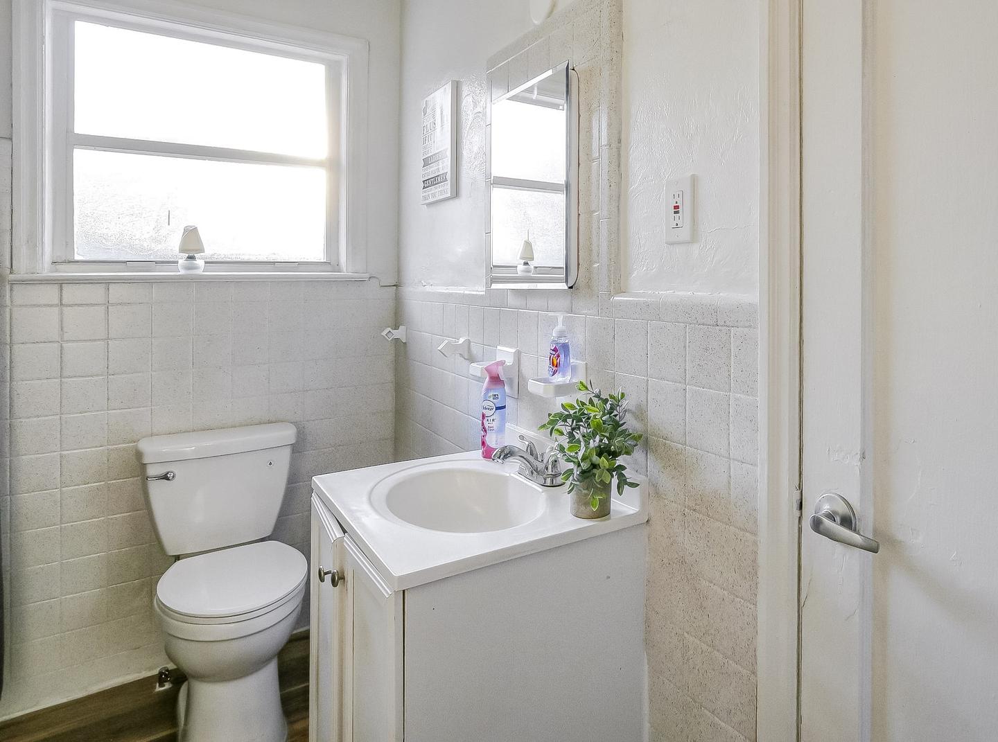 Bathroom(s)