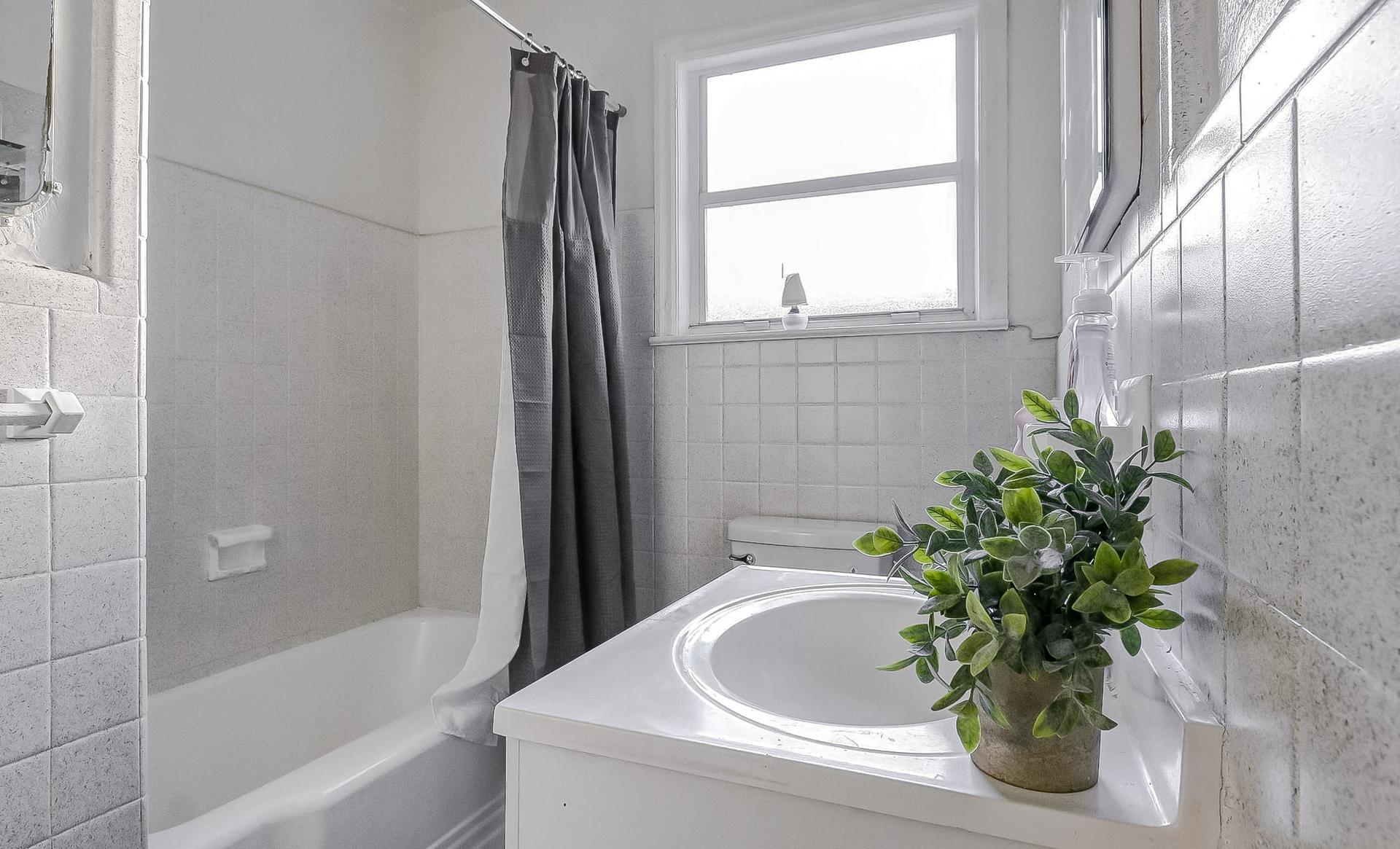 Bathroom(s)