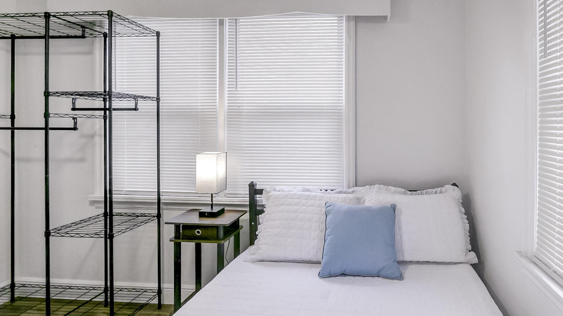 bedroom, detected:window blind, bed