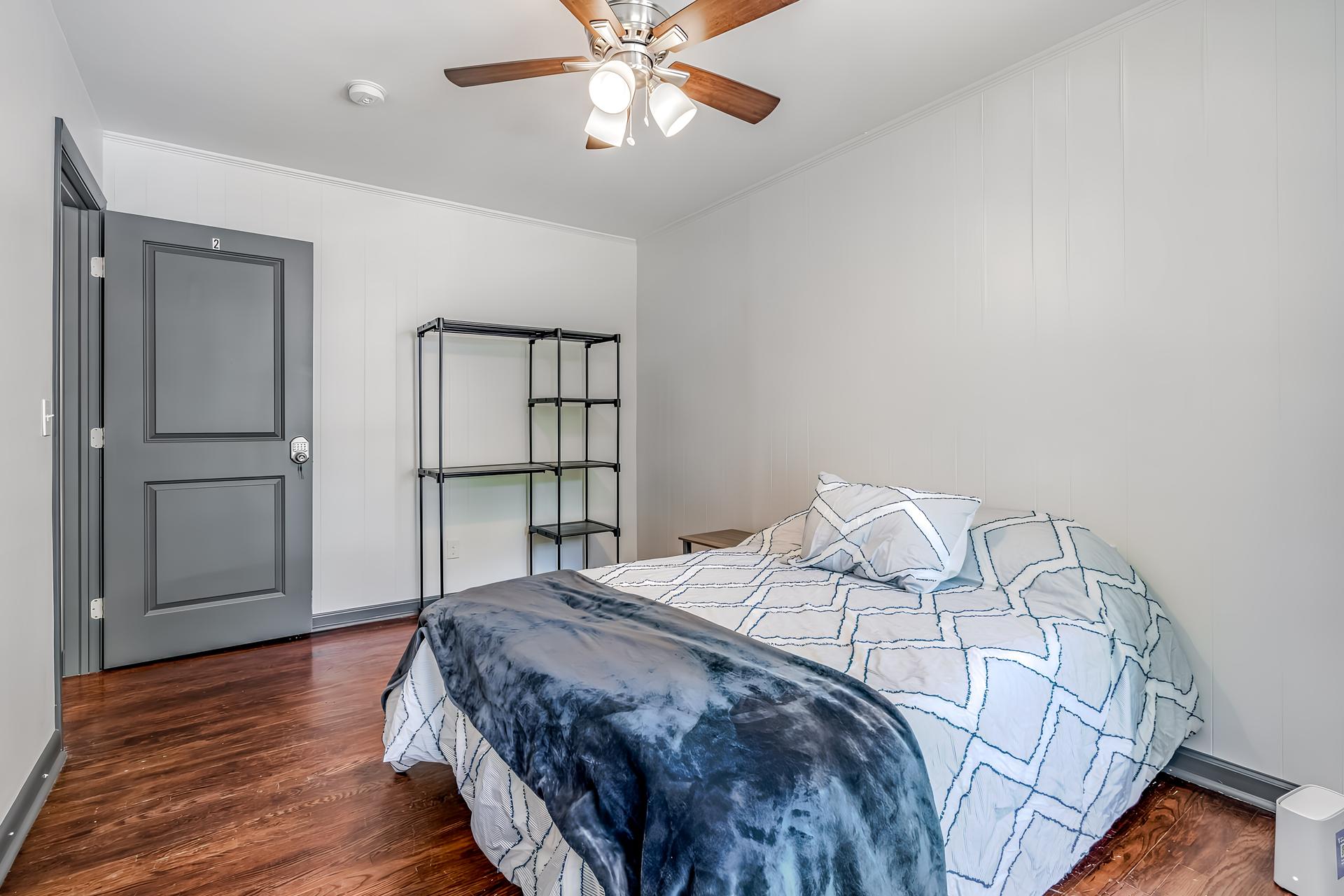 bedroom, detected:ceiling fan, bed, window blind
