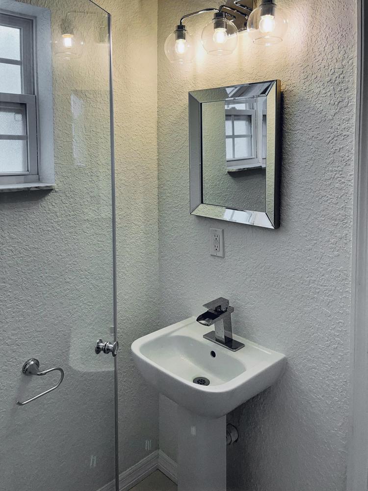 Bathroom(s)