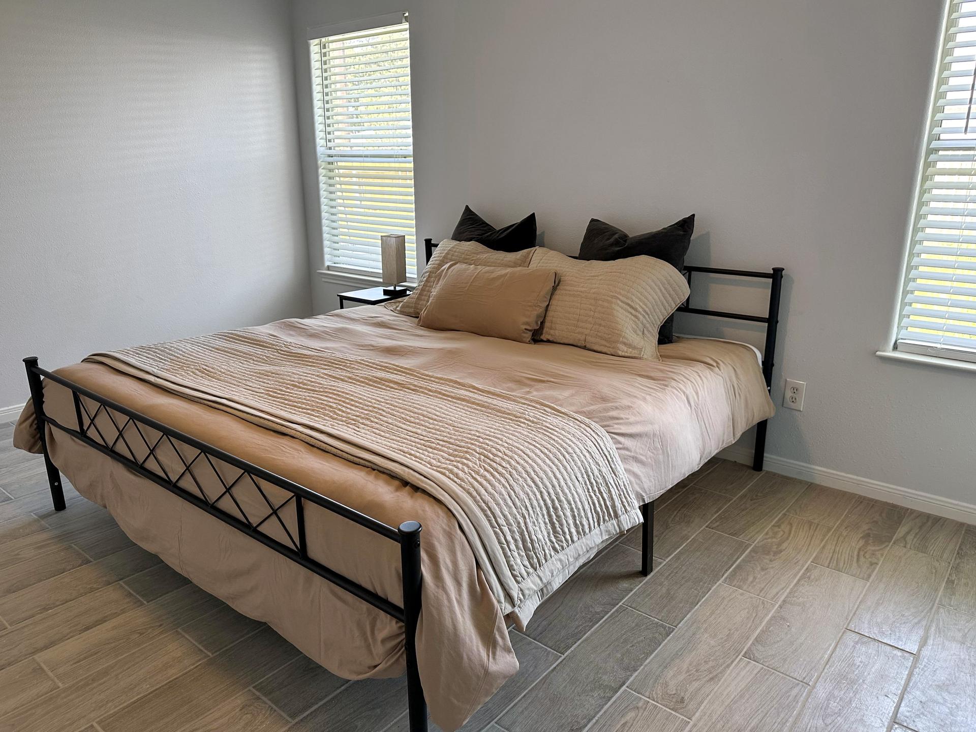 bedroom, detected:window blind, bed