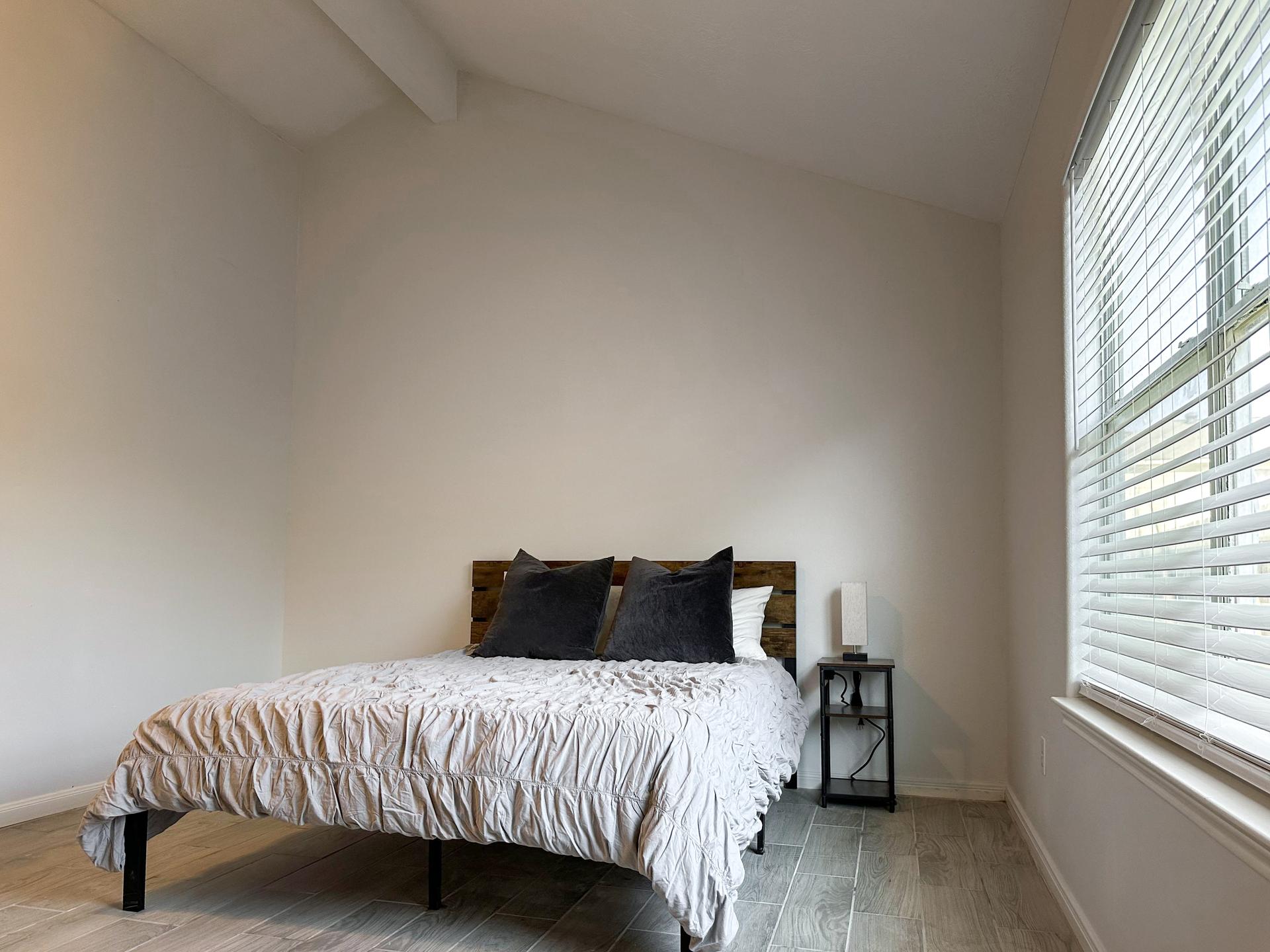 bedroom, detected:window blind, bed