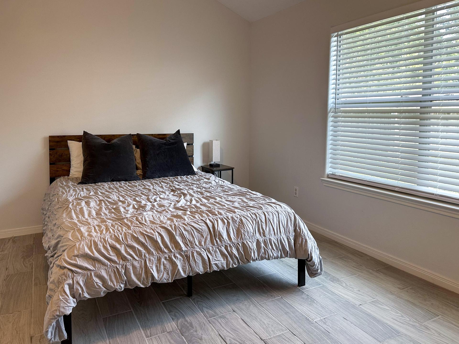 bedroom, detected:window blind, bed