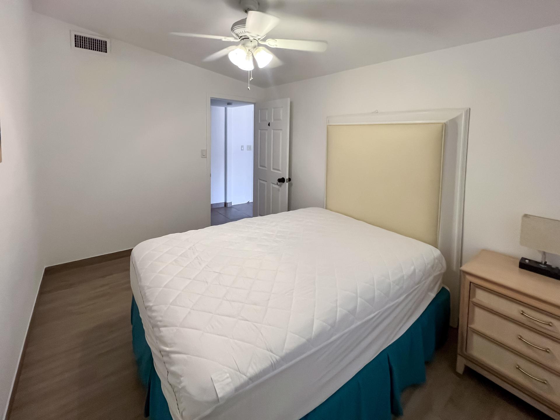 bedroom, detected:ceiling fan, bed, window blind
