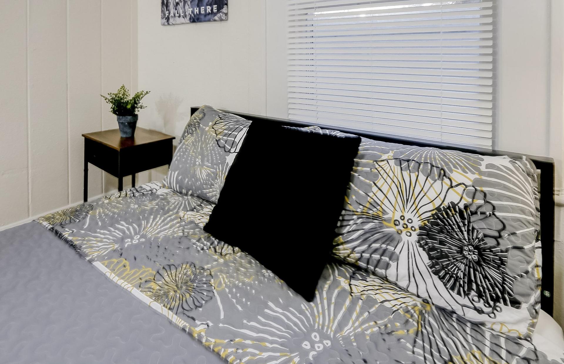 bedroom, detected:window blind, bed, carpet