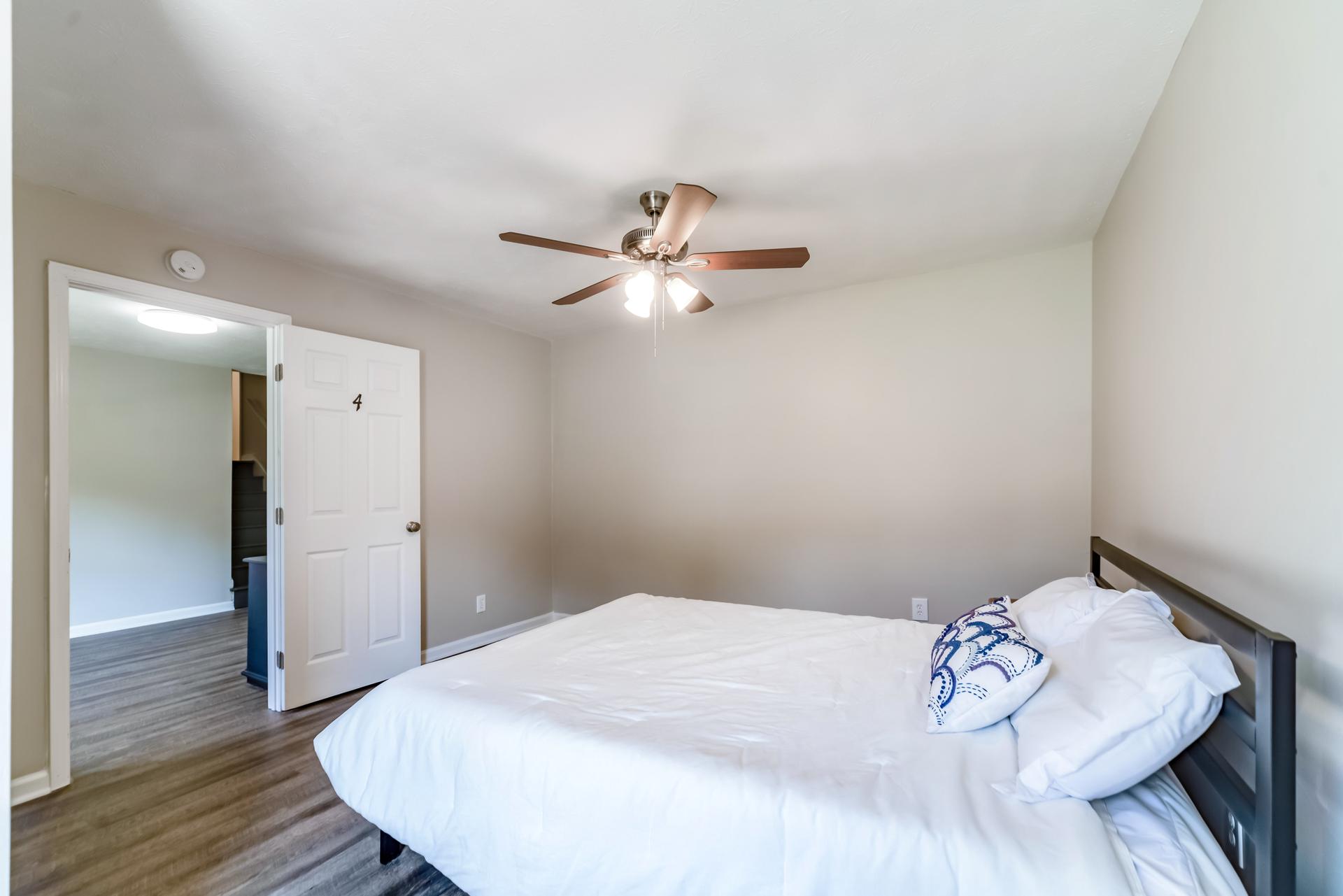 bedroom, detected:ceiling fan, bed