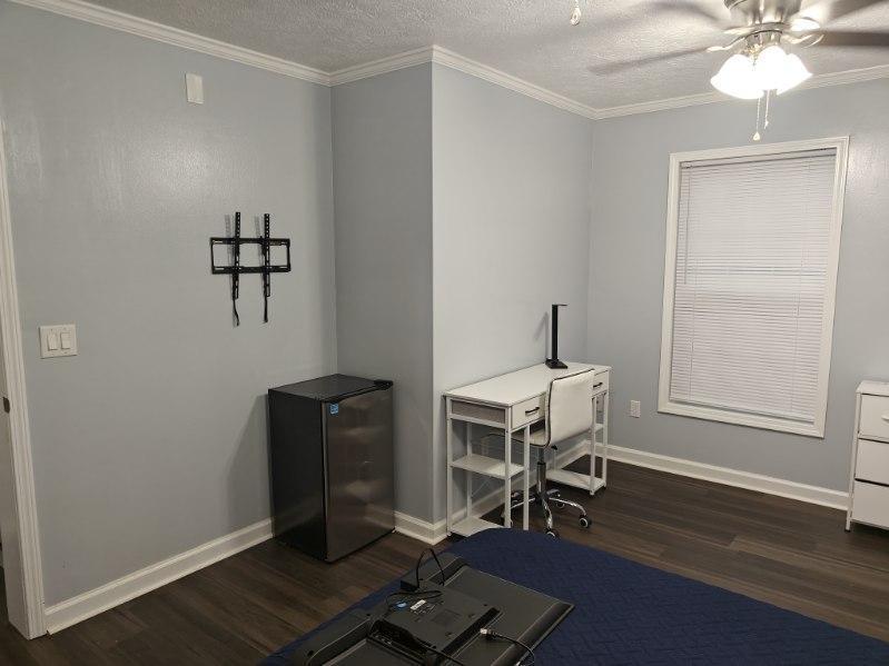 A modern and furnished room to come home to. Furnished with a TV!