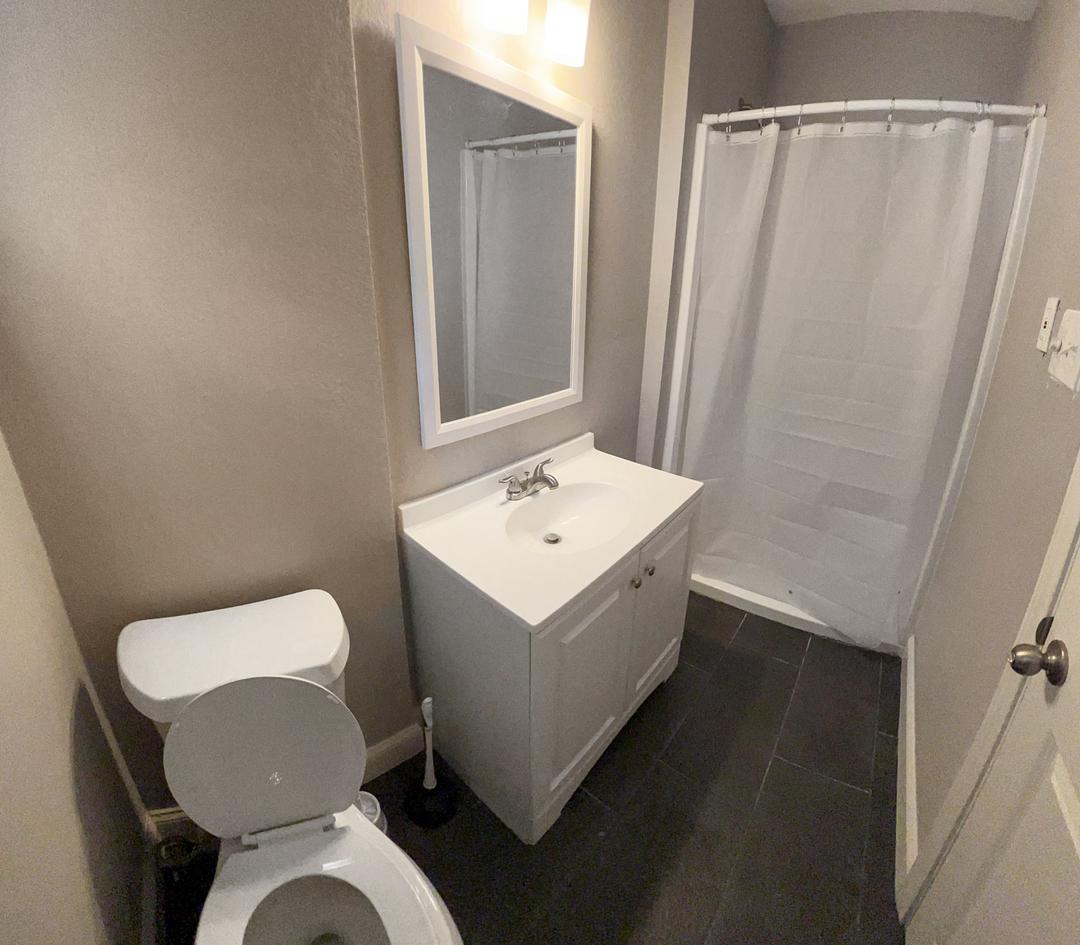 Bathroom(s)