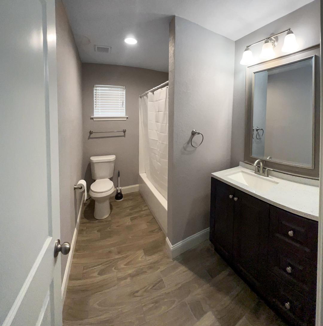 Bathroom(s)