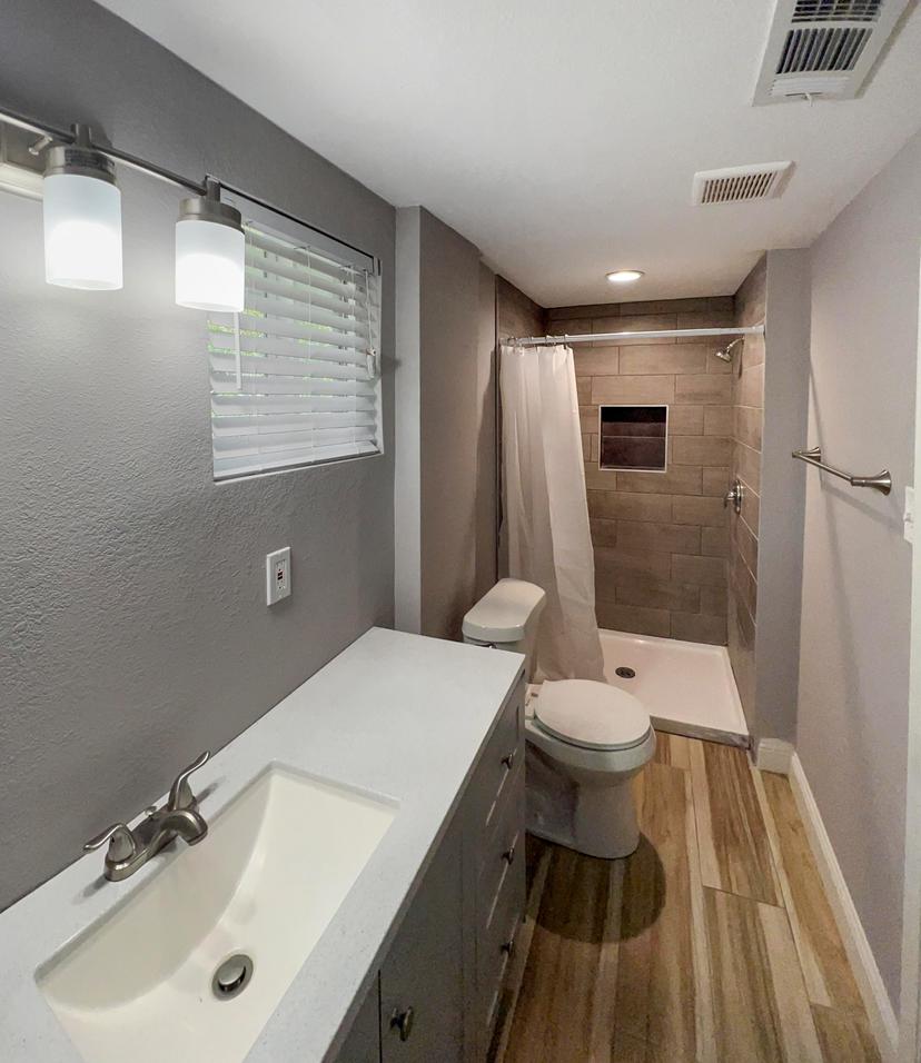 Bathroom(s)