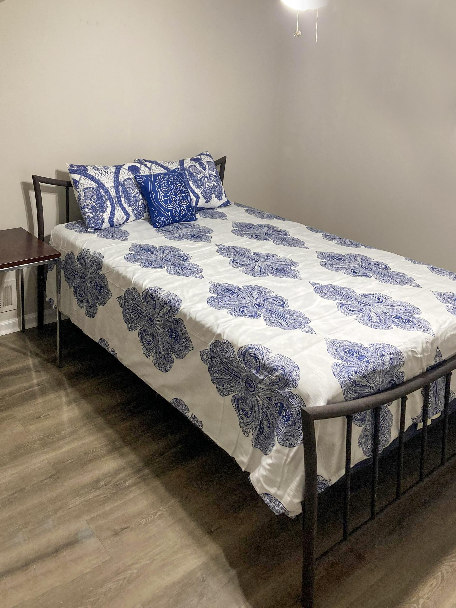 bedroom, detected:ceiling fan, bed