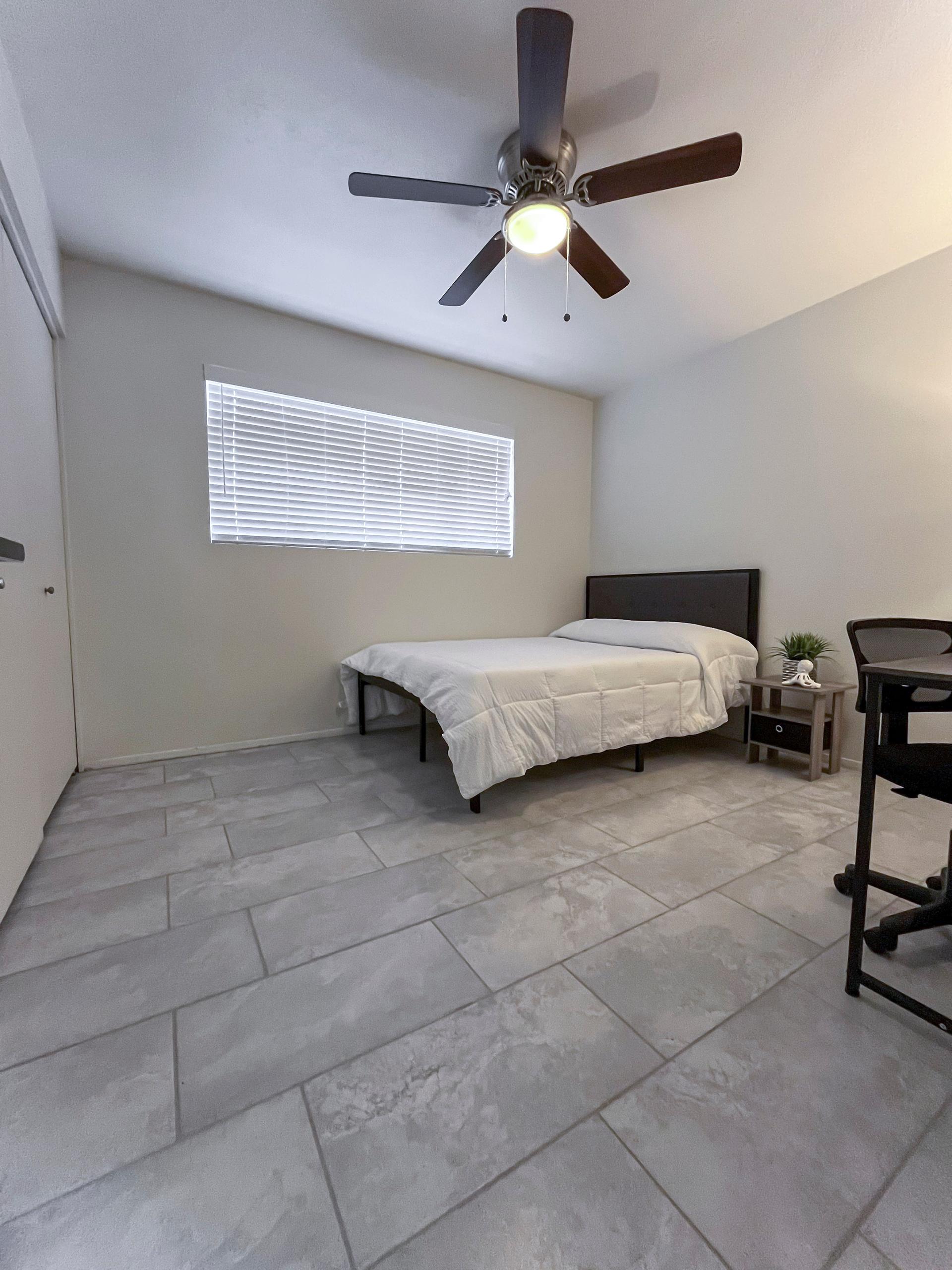 bedroom, detected:ceiling fan, window blind, bed