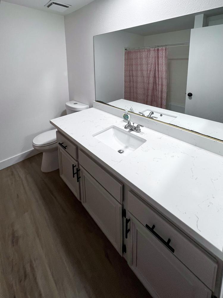 Bathroom(s)