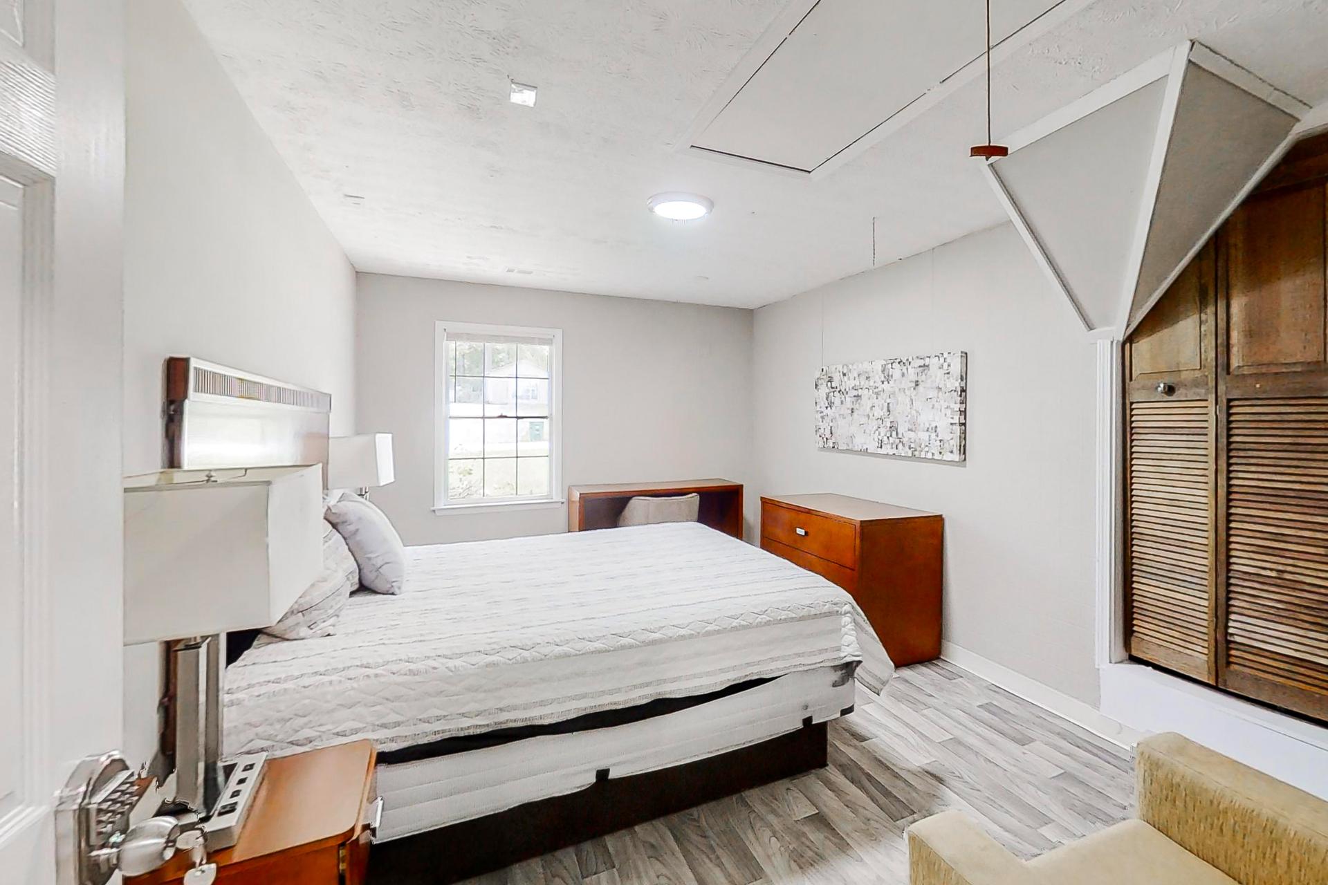 bedroom, detected:bed, window blind