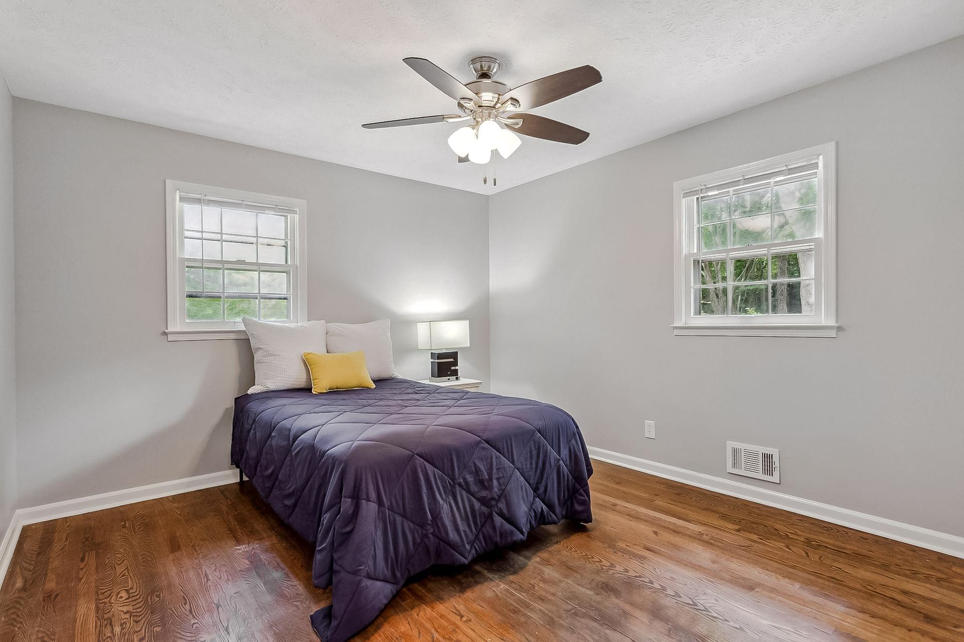 bedroom, detected:ceiling fan, window blind, bed