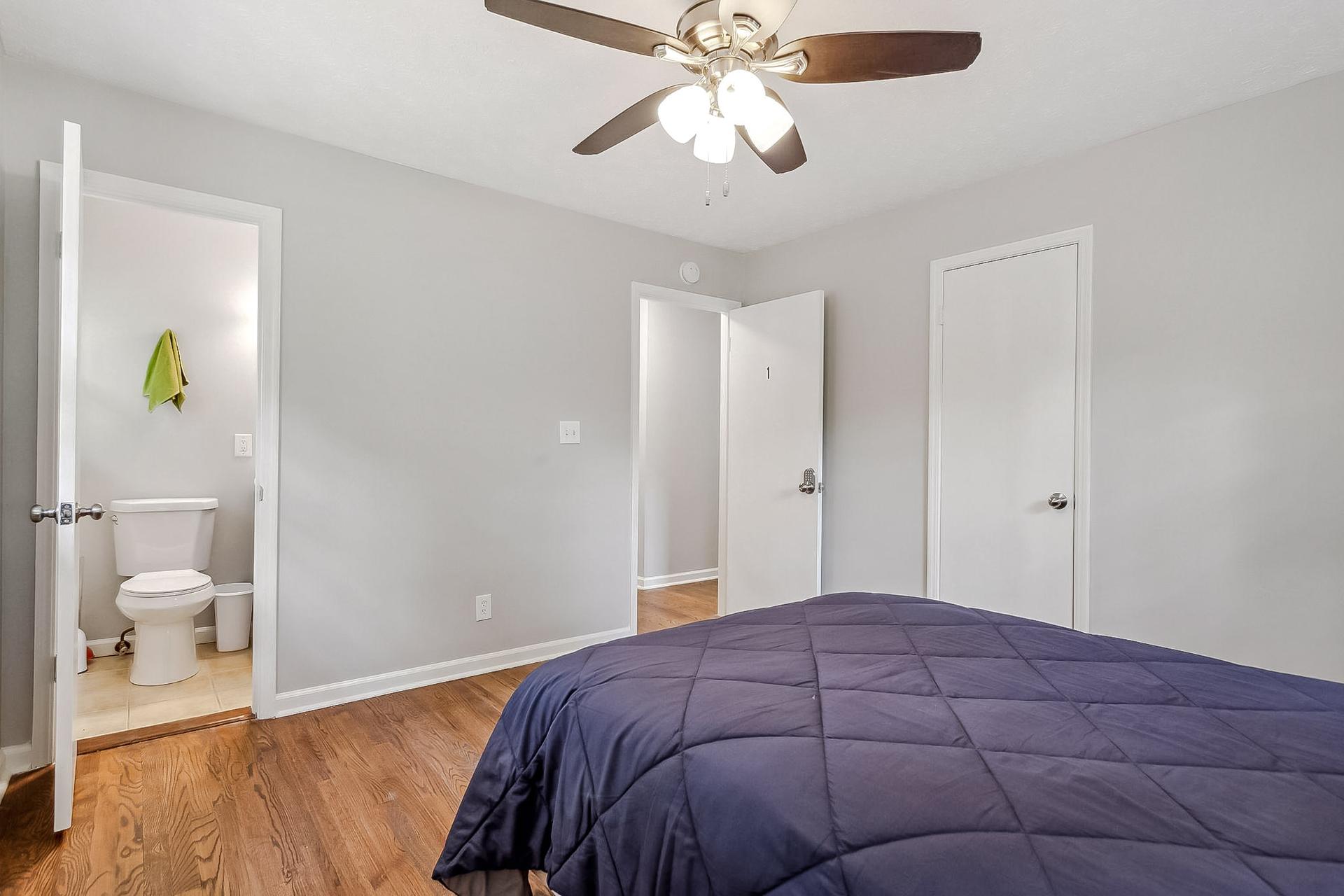 bedroom, detected:ceiling fan, bed, window blind