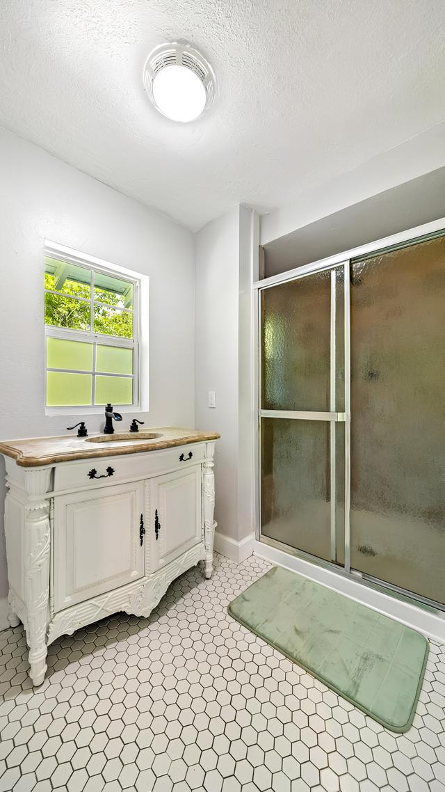 Bathroom(s)