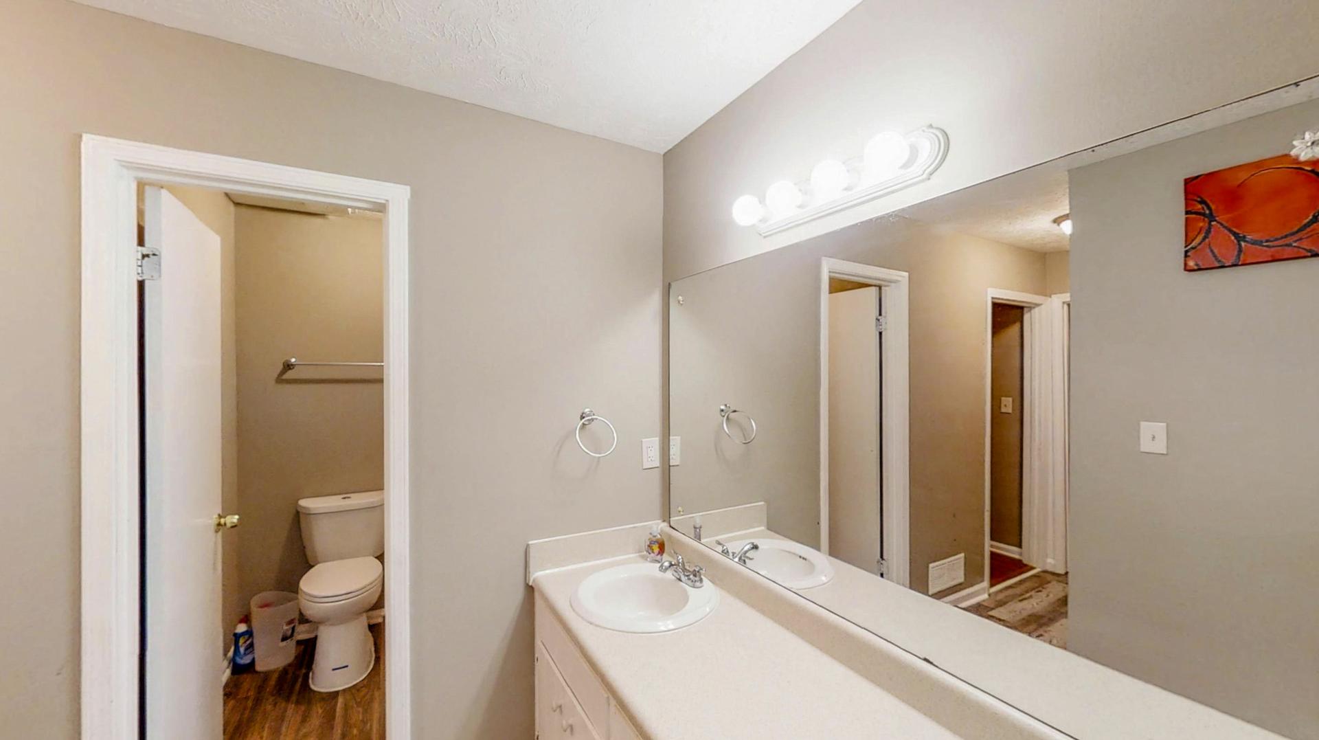 Bathroom(s)