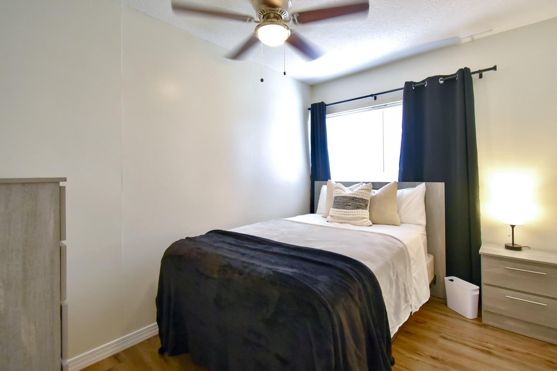 bedroom, detected:ceiling fan, bed