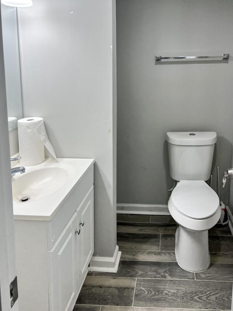Bathroom(s)