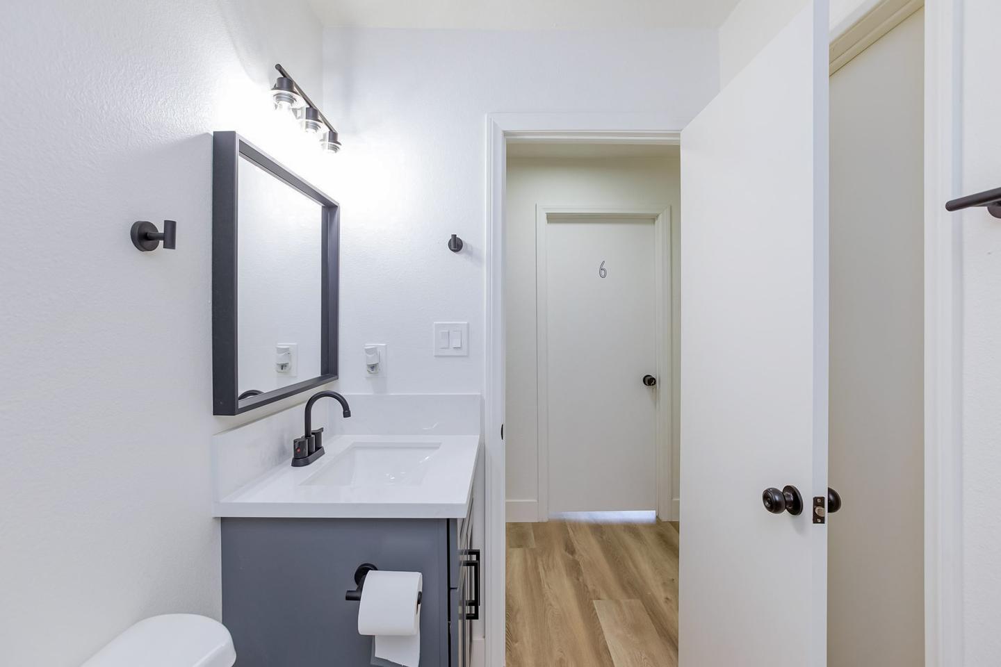 Bathroom(s)