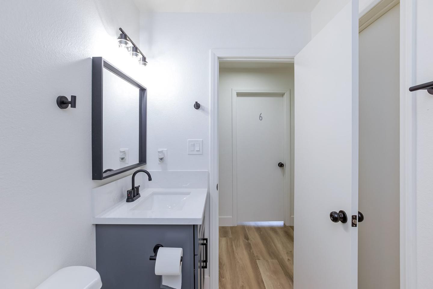 Bathroom(s)