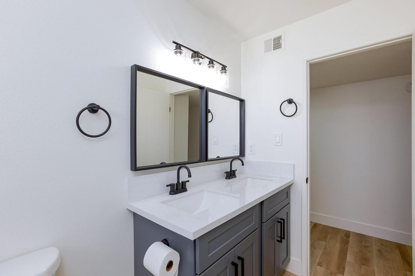 Bathroom(s)