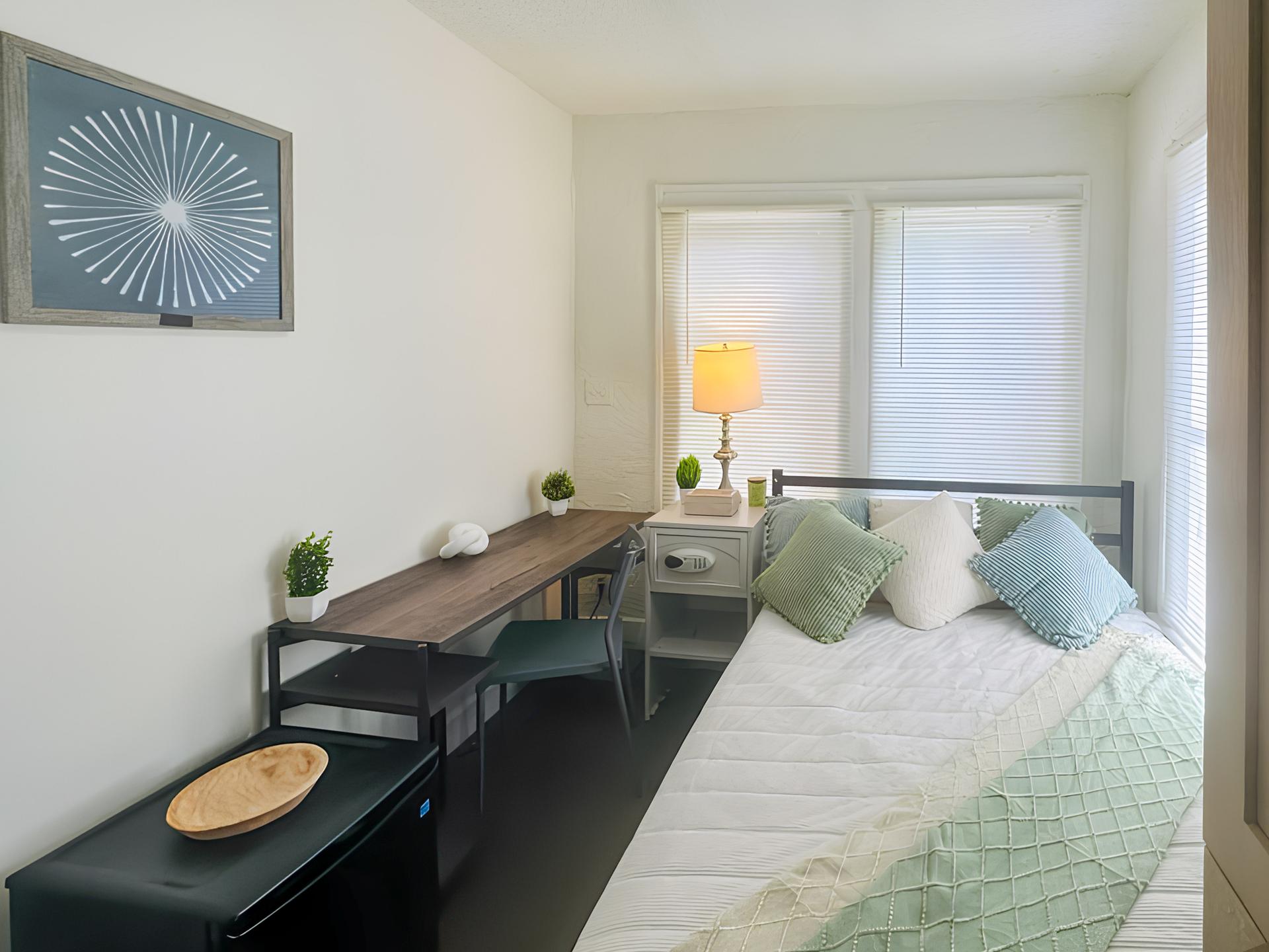 bedroom, detected:window blind, bed