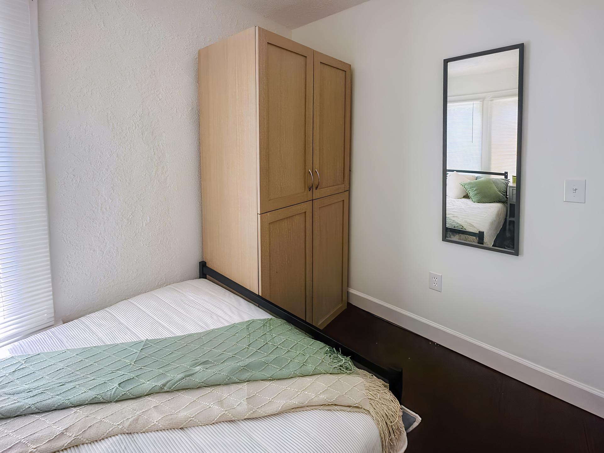 bedroom, detected:bed, window blind