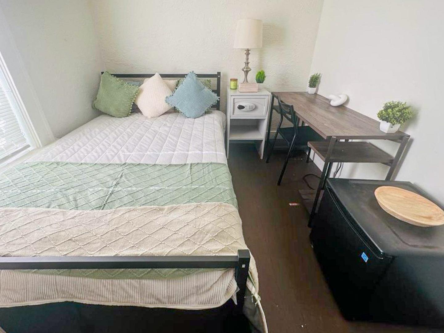 bedroom, detected:bed