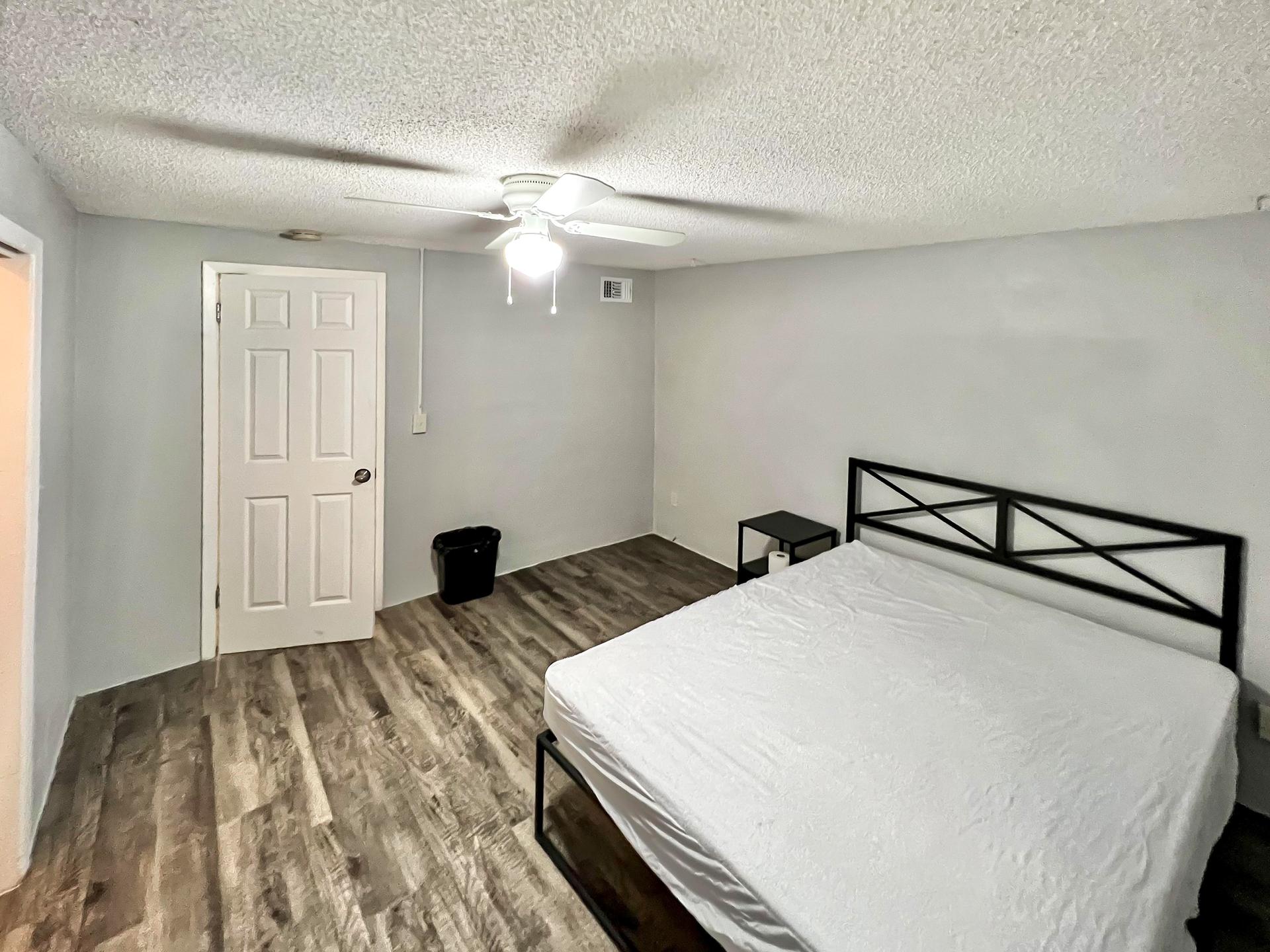 bedroom, detected:ceiling fan, bed