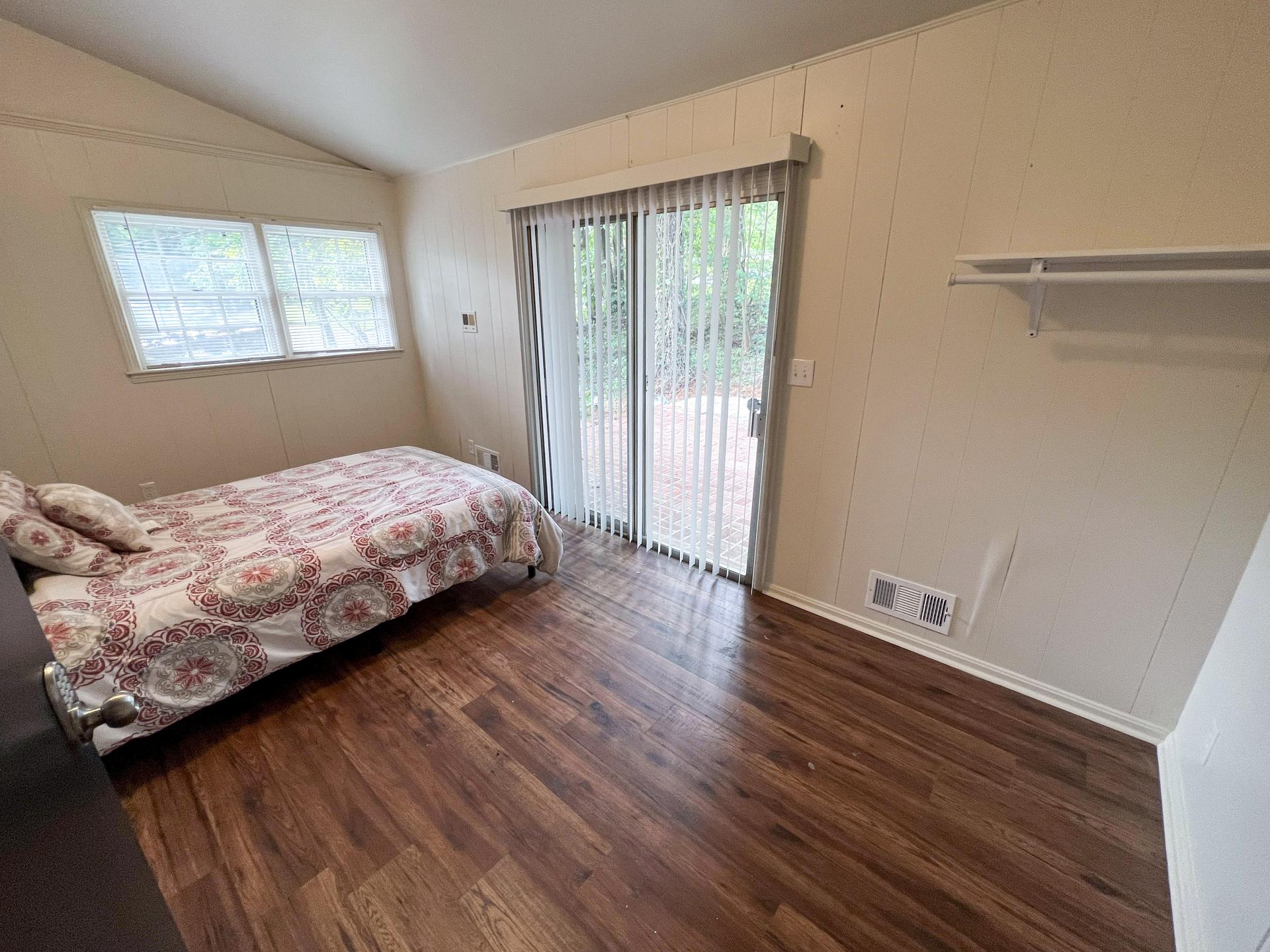 bedroom, detected:window blind, bed