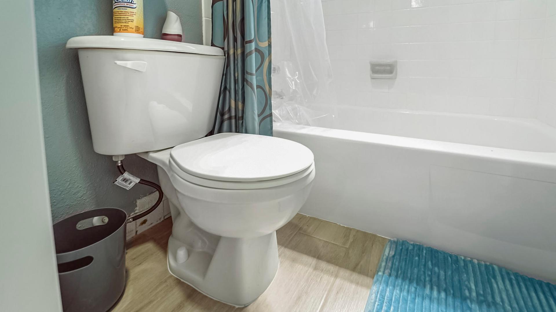 Bathroom(s)