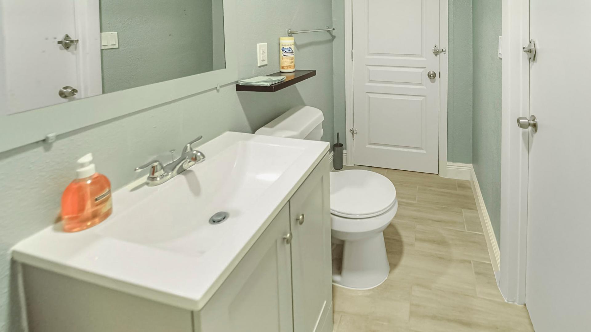 Bathroom(s)