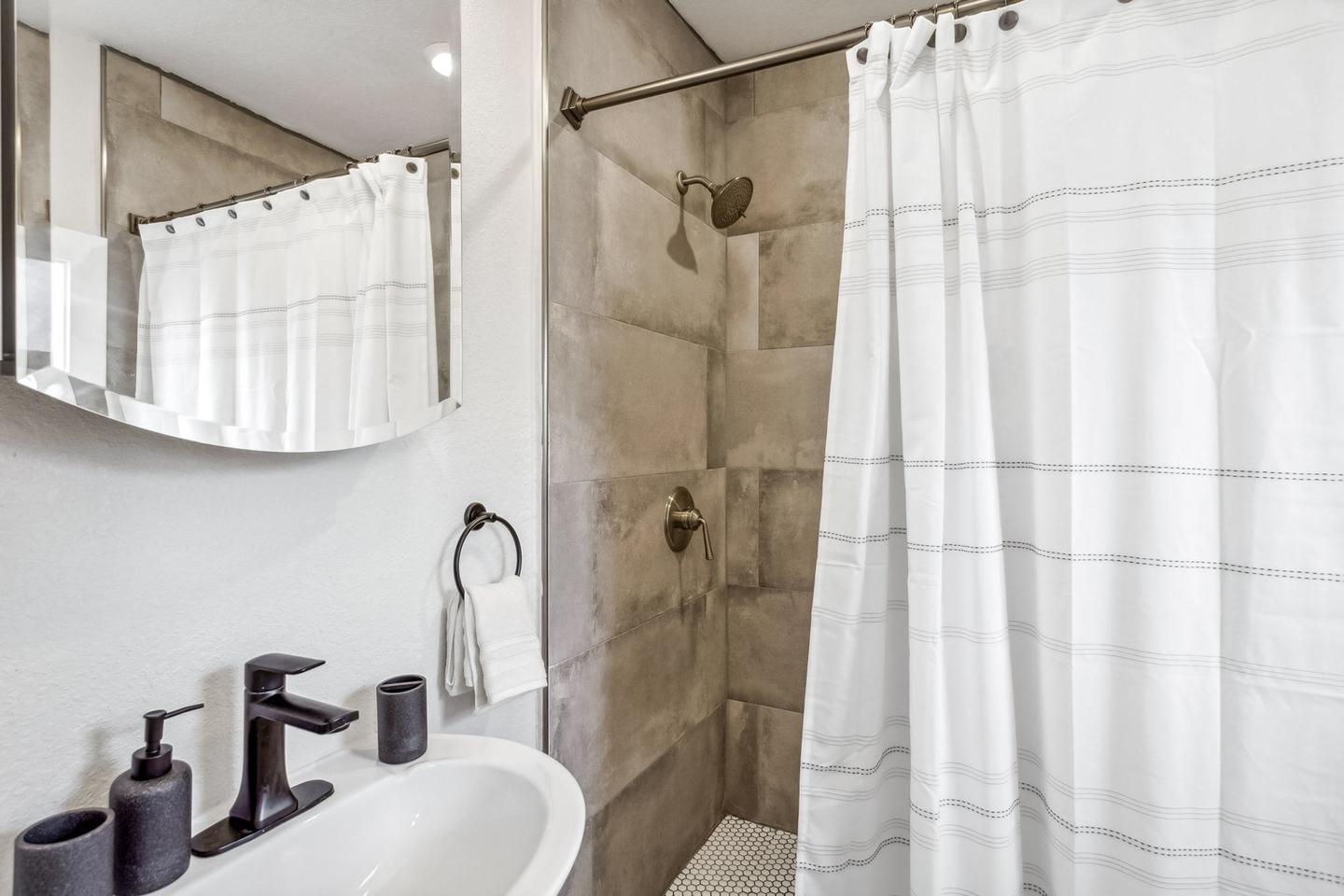 Bathroom(s)