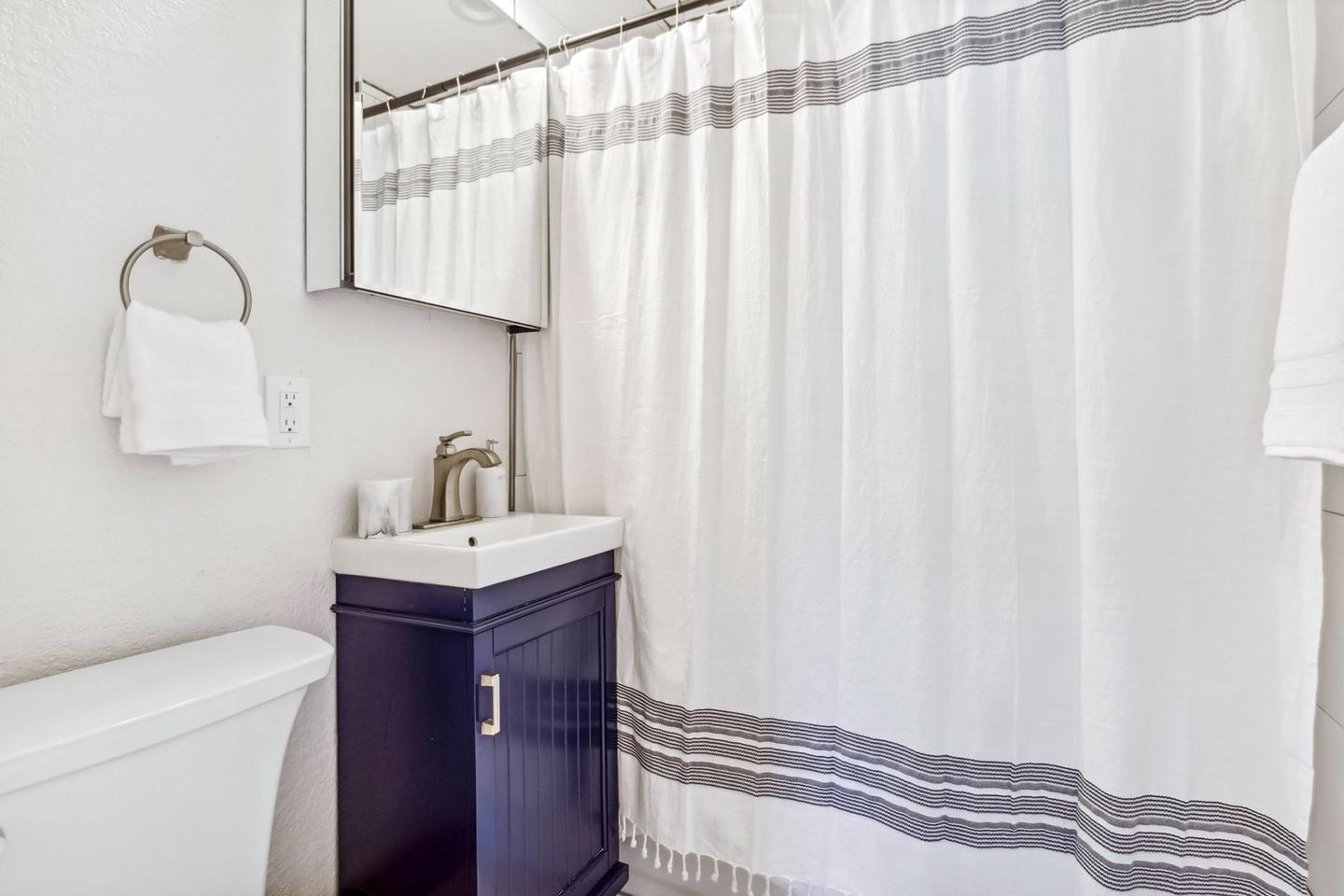 Bathroom(s)